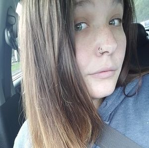 Meet your Posher, Ellysa